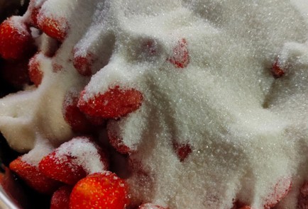 Фото шага рецепта Клубничный джем 190235 шаг 4  