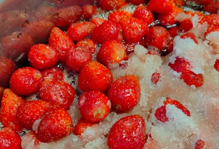 Фото шага рецепта Клубничный джем 190235 шаг 5  