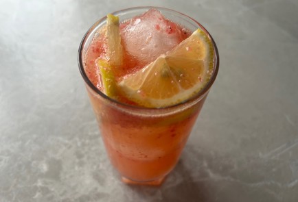 Фото шага рецепта Клубничный лимонад 189802 шаг 10  