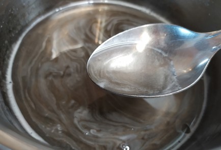 Фото шага рецепта Клубничный мохито 189442 шаг 1  