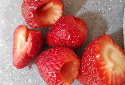 Фото шага рецепта Клубничный смузи 173591 шаг 3  