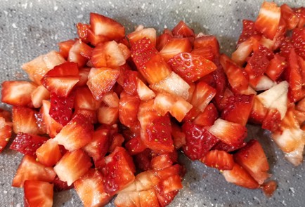 Фото шага рецепта Клубничный смузи 173591 шаг 4  