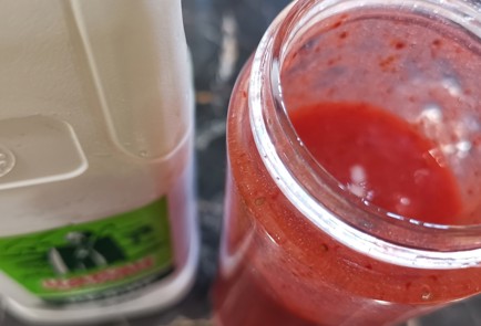 Фото шага рецепта Клубничный смузи 173591 шаг 6  