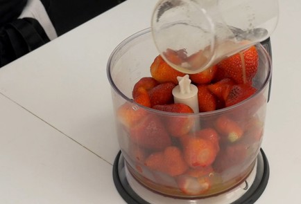 Фото шага рецепта Клубничный суп 136877 шаг 6  