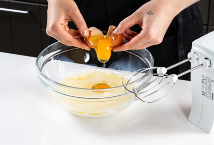 Фото шага рецепта Клюквенные маффины 191181 шаг 4  