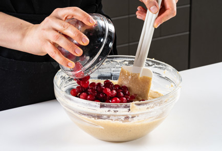 Фото шага рецепта Клюквенные маффины 191181 шаг 6  