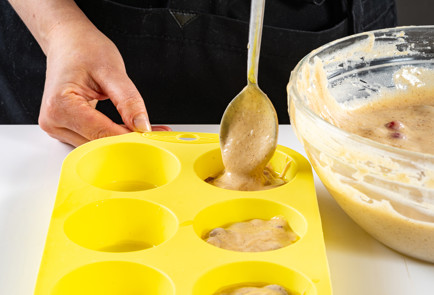 Фото шага рецепта Клюквенные маффины 191181 шаг 7  