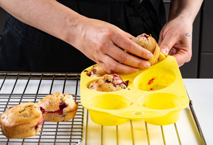 Фото шага рецепта Клюквенные маффины 191181 шаг 9  