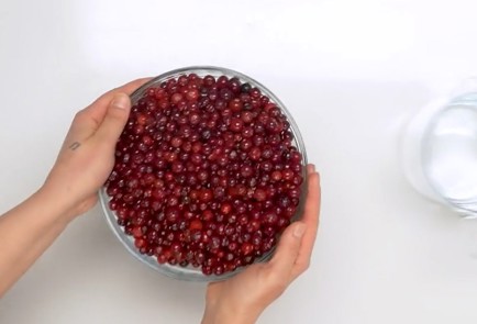 Фото шага рецепта Клюквенный морс 93968 шаг 1  