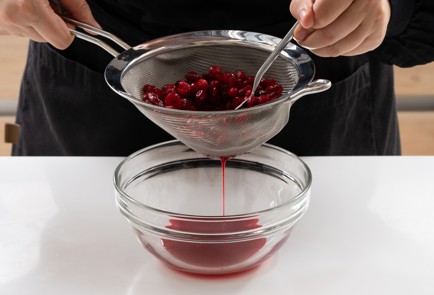 Фото шага рецепта Клюквенный сбитень с красным вином 139930 шаг 1  