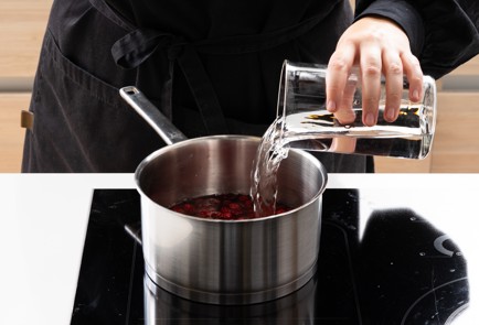 Фото шага рецепта Клюквенный сбитень с красным вином 139930 шаг 2  