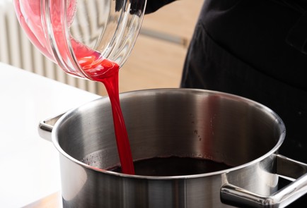 Фото шага рецепта Клюквенный сбитень с красным вином 139930 шаг 5  