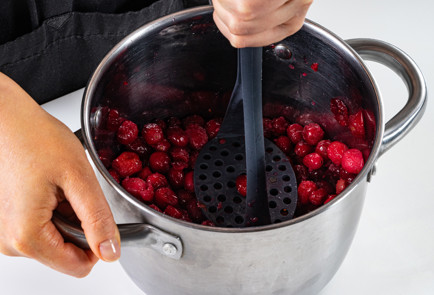 Фото шага рецепта Клюквенный соус для птицы 191182 шаг 2  