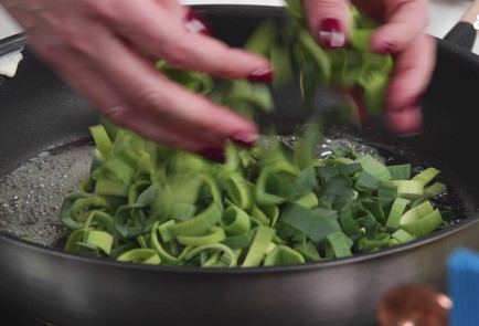 Фото шага рецепта Кныши с лукомпореем 175699 шаг 5  