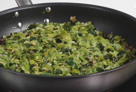 Фото шага рецепта Кныши с лукомпореем 175699 шаг 6  