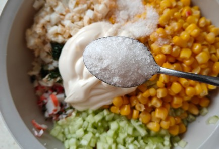 Фото шага рецепта Крабовый салат с пекинской капустой 175326 шаг 11