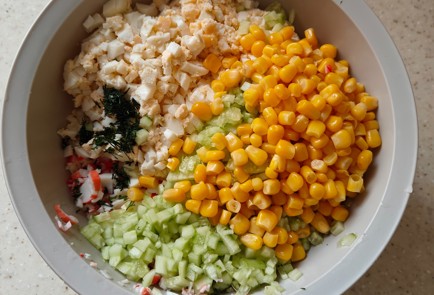 Фото шага рецепта Крабовый салат с пекинской капустой 175326 шаг 9