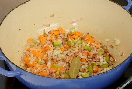 Фото шага рецепта Итальянское мясное рагу кода алла ваччинара 124972 шаг 4  