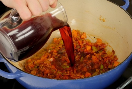 Фото шага рецепта Итальянское мясное рагу кода алла ваччинара 124972 шаг 6  