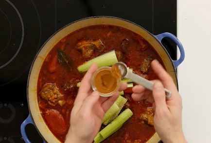 Фото шага рецепта Итальянское мясное рагу кода алла ваччинара 124972 шаг 9  