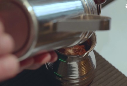 Фото шага рецепта Кофе в турке на песке 189357 шаг 3  