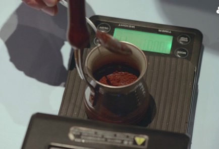 Фото шага рецепта Кофе в турке на песке 189357 шаг 4  