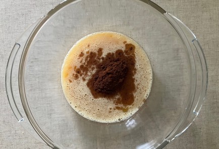 Фото шага рецепта Кофейные маффины с шоколадной крошкой 189751 шаг 2  