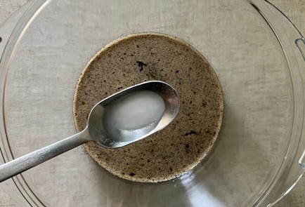 Фото шага рецепта Кофейные маффины с шоколадной крошкой 189751 шаг 4  