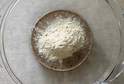 Фото шага рецепта Кофейные маффины с шоколадной крошкой 189751 шаг 5  