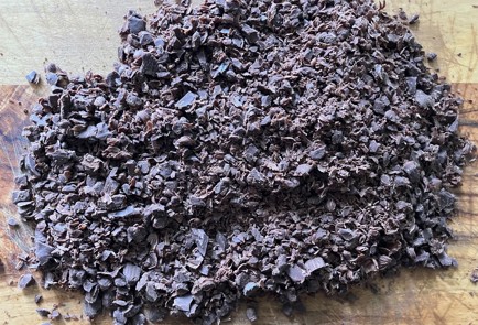 Фото шага рецепта Кофейные маффины с шоколадной крошкой 189751 шаг 6  