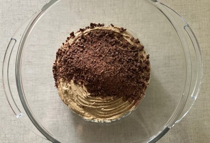 Фото шага рецепта Кофейные маффины с шоколадной крошкой 189751 шаг 7  