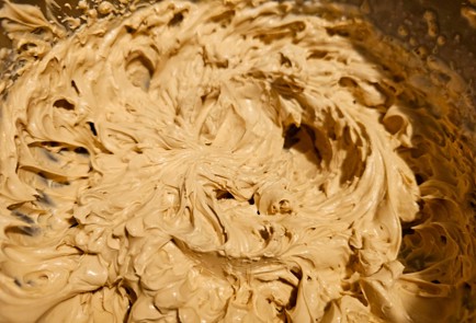 Фото шага рецепта Кофейный кекс с грецким орехом 175359 шаг 11  