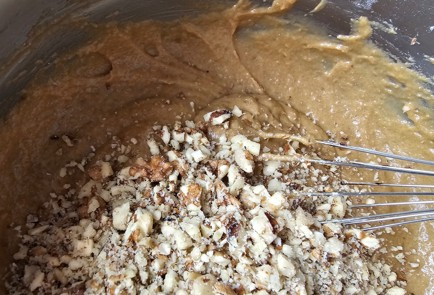 Фото шага рецепта Кофейный кекс с грецким орехом 175359 шаг 6  