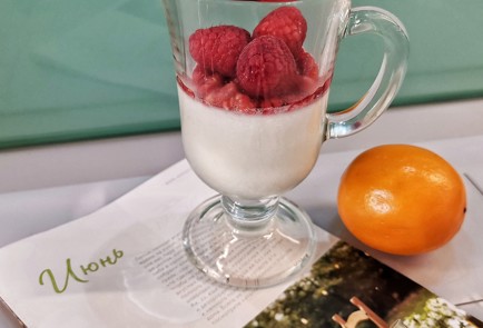 Фото шага рецепта Кокосовая паннакотта с малиной 152487 шаг 10  