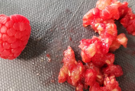 Фото шага рецепта Кокосовая паннакотта с малиной 152487 шаг 7  