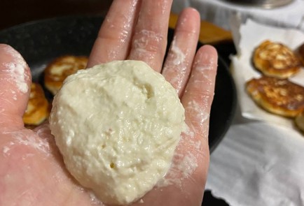 Фото шага рецепта Кокосовые сырники 174535 шаг 7  