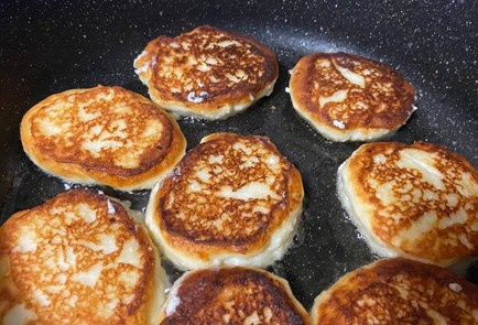 Фото шага рецепта Кокосовые сырники 174535 шаг 9  