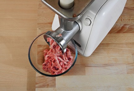 Фото шага рецепта Колбаски с паприкой и вялеными помидорами 23331 шаг 1  