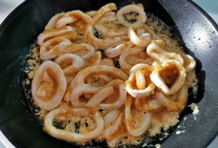 Фото шага рецепта Кольца кальмара в нежном кляре 151109 шаг 10  