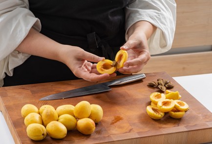 Фото шага рецепта Компот из абрикосов на зиму 174194 шаг 2  