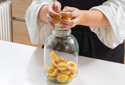 Фото шага рецепта Компот из абрикосов на зиму 174194 шаг 4  