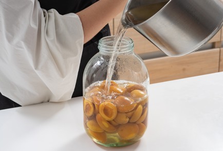 Фото шага рецепта Компот из абрикосов на зиму 174194 шаг 8  