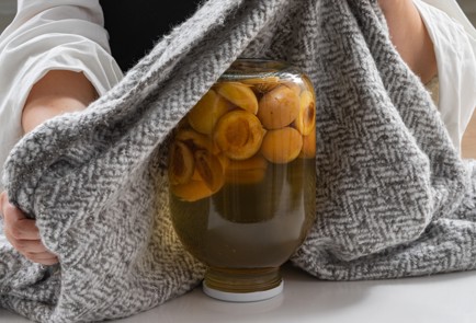 Фото шага рецепта Компот из абрикосов на зиму 174194 шаг 9  