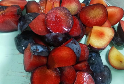 Фото шага рецепта Компот из айвы и фейхоа 175200 шаг 2  