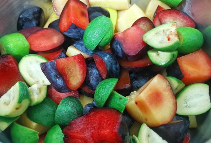 Фото шага рецепта Компот из айвы и фейхоа 175200 шаг 5  