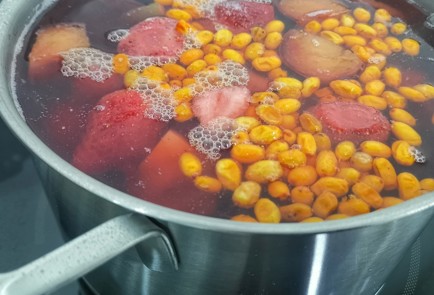 Фото шага рецепта Компот из айвы и фейхоа 175200 шаг 9  