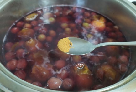 Фото шага рецепта Компот из домашних ягод 190132 шаг 7  
