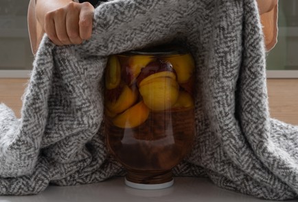 Фото шага рецепта Компот из персиков на зиму 174213 шаг 9  