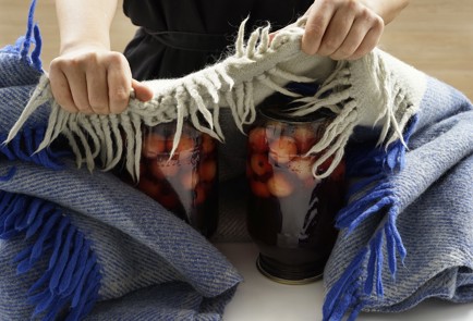 Фото шага рецепта Компот из ранеток с клюквой 152769 шаг 10  