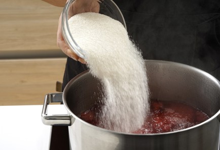 Фото шага рецепта Компот из ранеток с клюквой 152769 шаг 8  